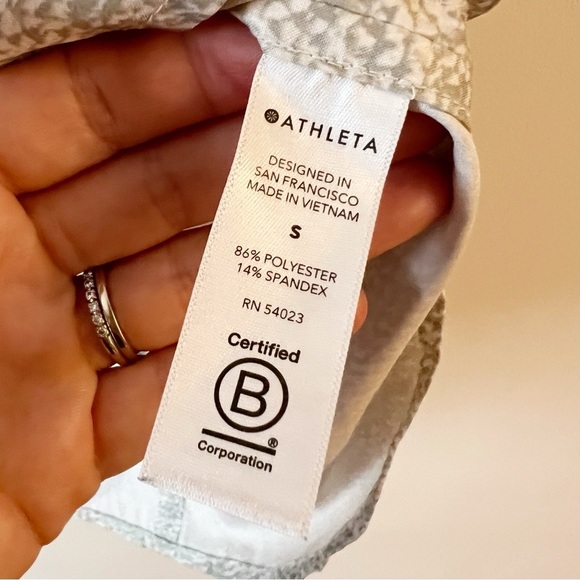 Athleta Zephyr Refined Gray White Snake Print Sleeveless Shirt Tank Size Small - Picture 6 of 10